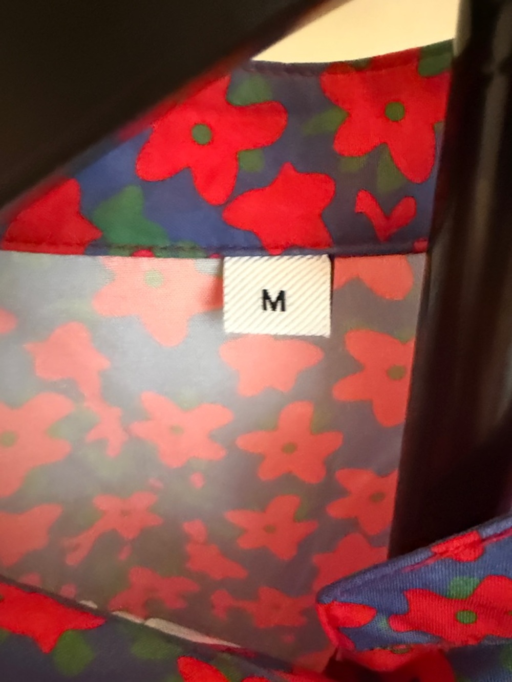 Women’s Floral Button-Up Blouse in Blue & Red florals-M - Picture 5 of 7